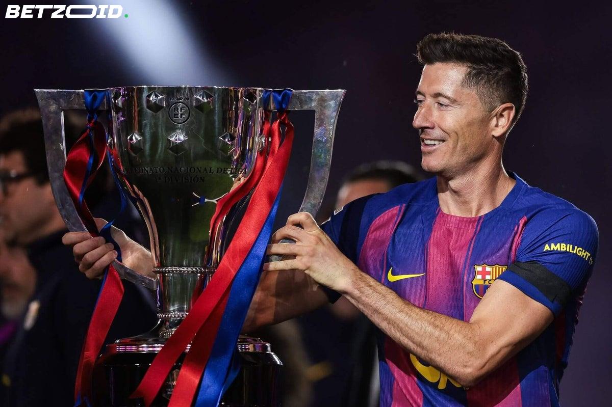 Robert Lewandowski Departs Barcelona After Four Trophy-Laden Seasons